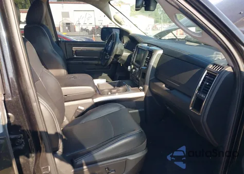 2017 Ram 1500 Night 4X4 6'4 Box z USA, uszkodzony, nr VIN 1C6RR7HT3HS705791